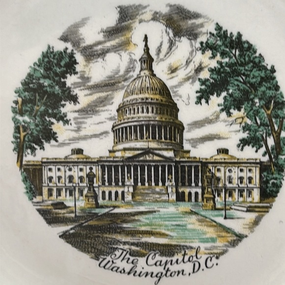 Souvenir plate from Washington, D. C.  Good condition. - Picture 12 of 12